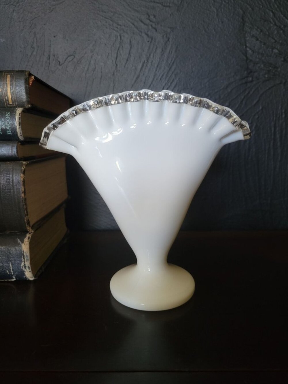 Vintage Fenton White Milk Glass Silvercrest Fan Flower Vase